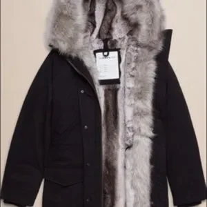 Aritzia Inuvik Community Parka Size Medium